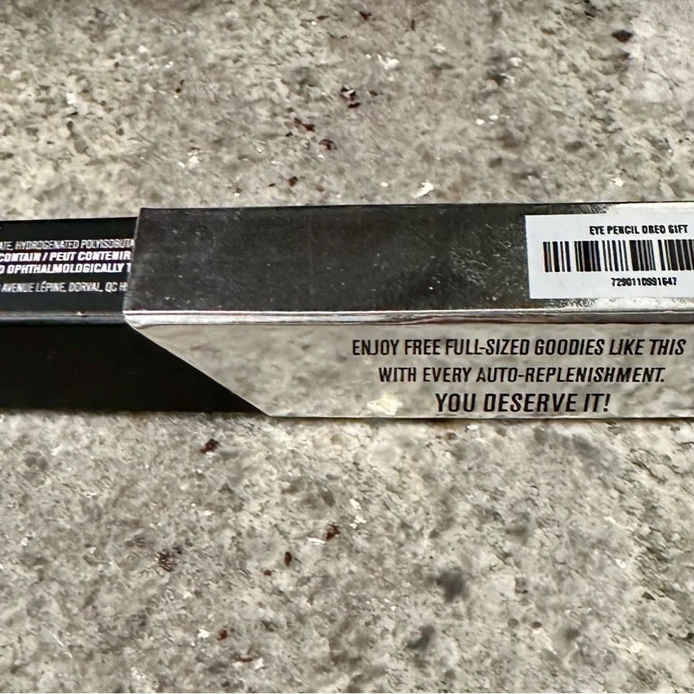 A soft, smoothly gliding‎ waterproof long wearing eyeliner.pencil